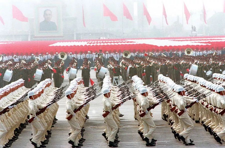 中國閱兵史上的霸氣瞬間，回顧1984年的閱兵盛況，中國閱兵史上的霸氣瞬間，回顧1984年閱兵盛況的震撼瞬間