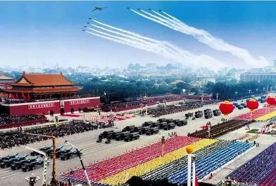 慶祝祖國輝煌，50周年國慶大閱兵高清完整版回顧，慶祝祖國輝煌，國慶大閱兵高清完整版回顧，共襄五十周年慶典盛況