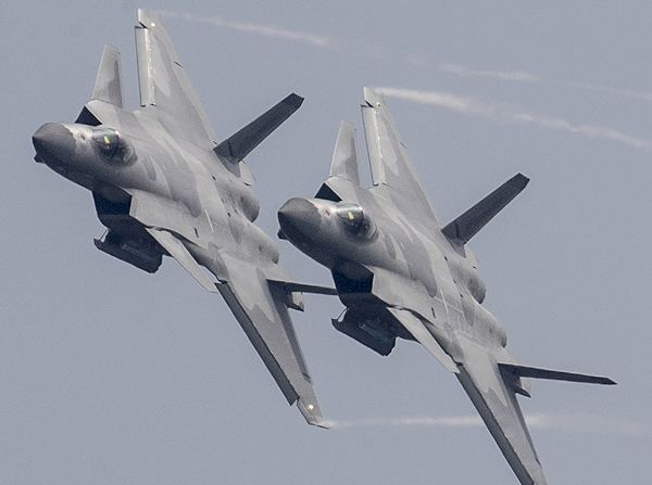 軍事震撼，20架轟炸機傾瀉240枚導彈的力量展示，軍事震撼，20架轟炸機傾瀉導彈力量展示日