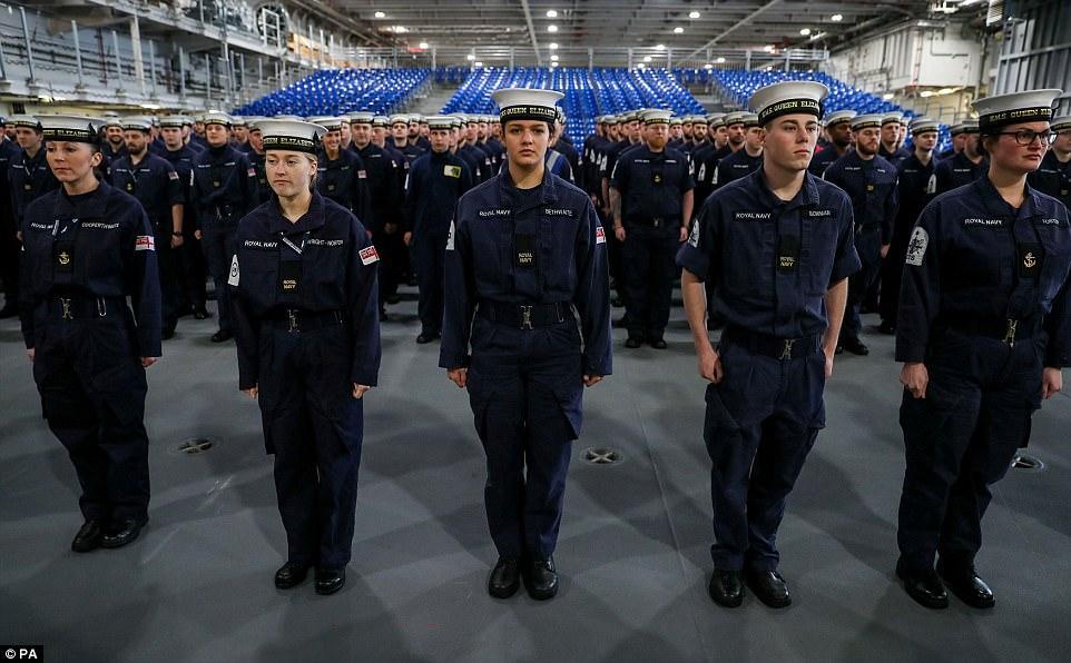 伊麗莎白女王號航母圖片，展現(xiàn)英國海軍力量的驕傲，伊麗莎白女王號航母展示英國海軍力量的風(fēng)采