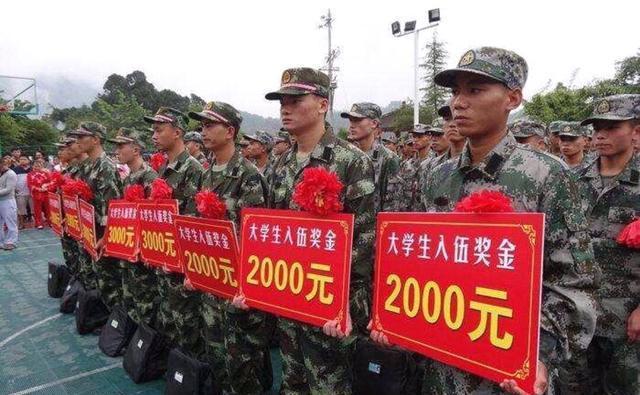 大學(xué)生如何參軍，一條充滿榮耀與成長(zhǎng)的道路，大學(xué)生參軍之路，榮耀與成長(zhǎng)的交織