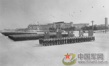 重溫歷史瞬間，探索1959年國(guó)慶閱兵視頻，重溫歷史瞬間，探索經(jīng)典，回顧1959年國(guó)慶閱兵盛況