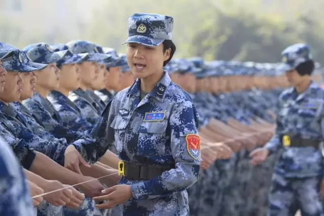 大學(xué)生女兵容易被錄取嗎？解析影響因素與機(jī)會(huì)平等，女大學(xué)生兵錄取機(jī)會(huì)解析，影響因素與平等權(quán)益探討