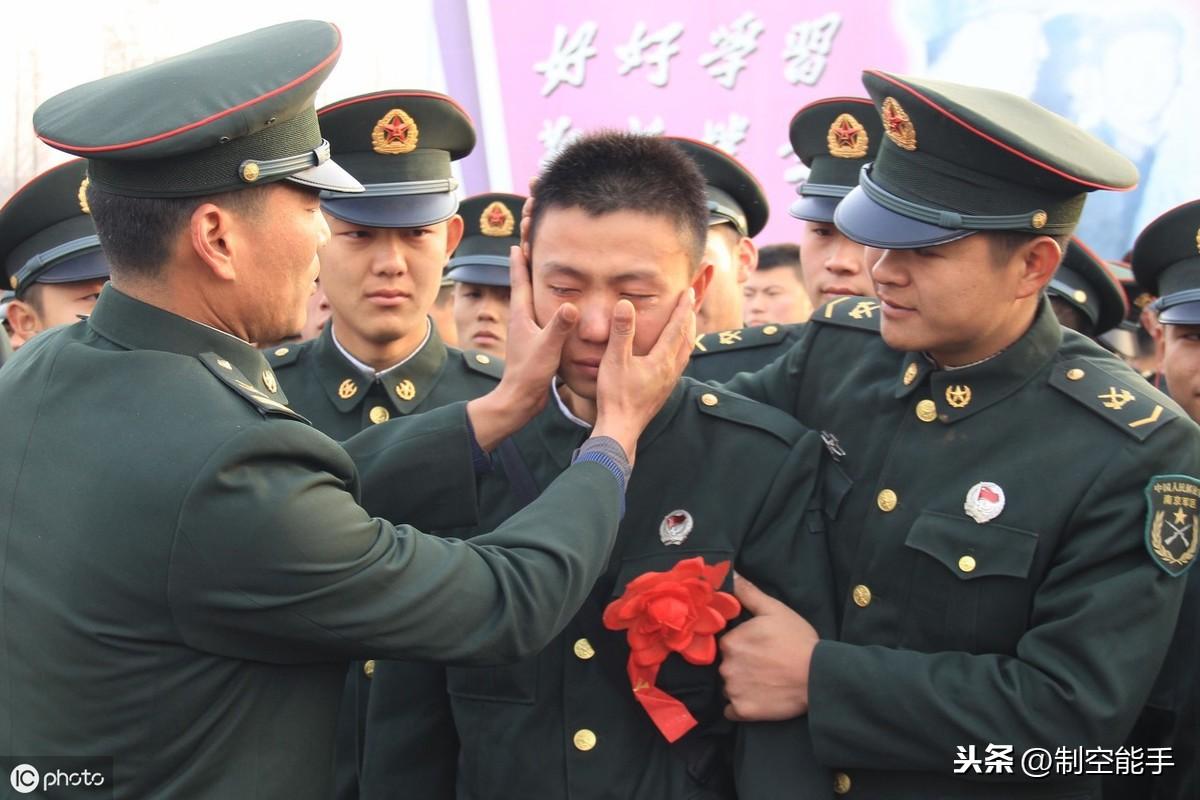 空軍義務(wù)兵在軍隊(duì)中的職責(zé)與角色，探尋空軍義務(wù)兵的主要任務(wù)，空軍義務(wù)兵職責(zé)與角色探究，主要任務(wù)解析