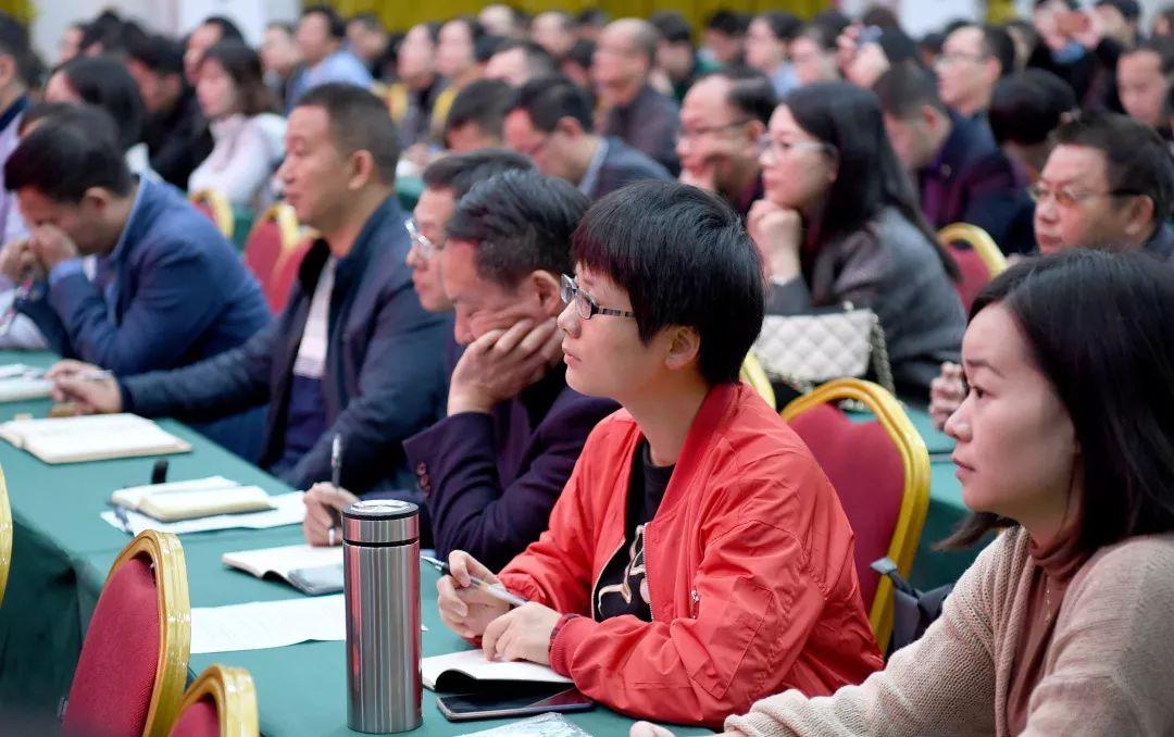 新聞報刊最新一期，深度解讀熱點事件，掌握最新資訊動向，新聞熱點深度解讀，掌握最新資訊動向