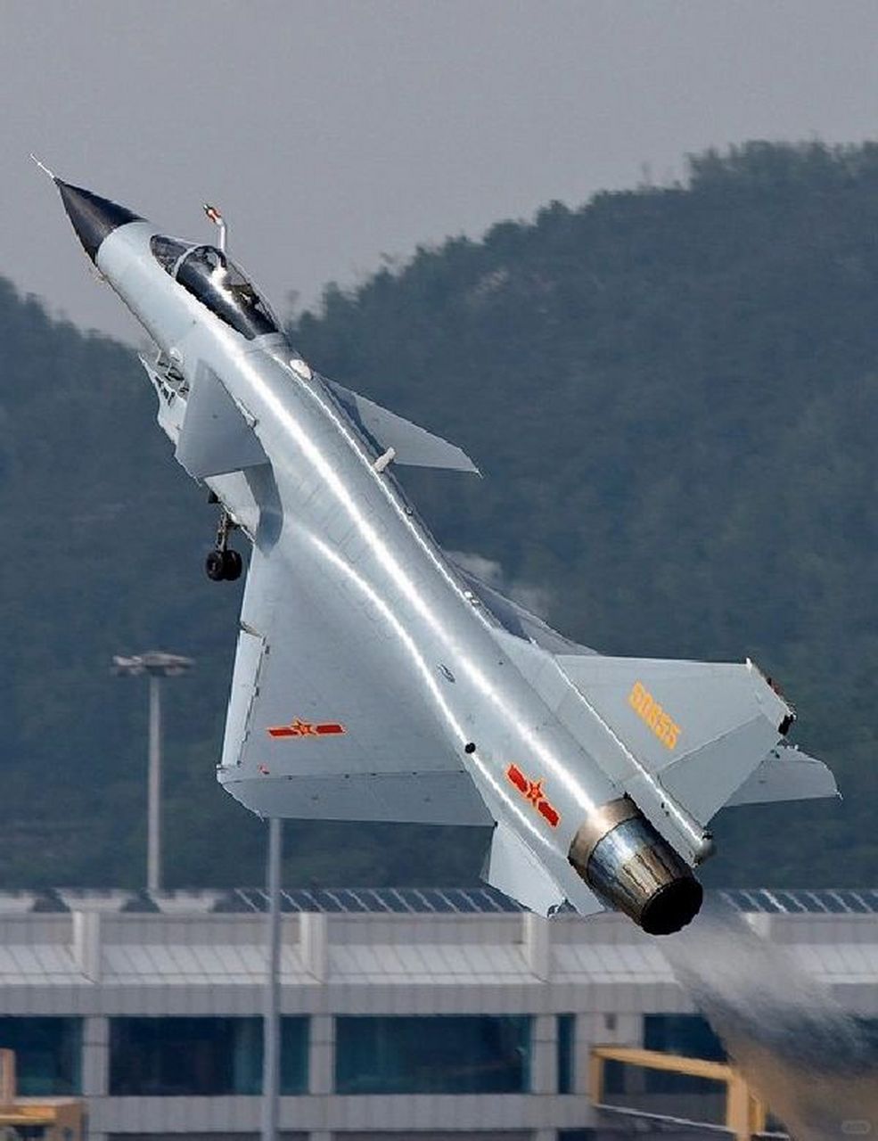 殲-10戰(zhàn)斗機(jī)是幾代機(jī)？全面解析中國(guó)空軍的主力戰(zhàn)機(jī)，中國(guó)空軍主力戰(zhàn)機(jī)殲-10戰(zhàn)斗機(jī)的全面解析，幾代機(jī)？