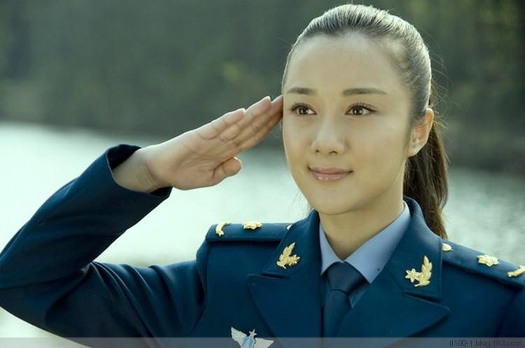 最美女兵軍禮，榮耀與責(zé)任并存，最美女兵軍禮，榮耀與責(zé)任的交響