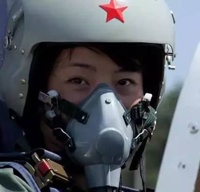 揭秘殲-10女飛行員犧牲真相，英雄背后的故事令人動(dòng)容，揭秘殲-10女飛行員犧牲真相，英雄背后的感人故事