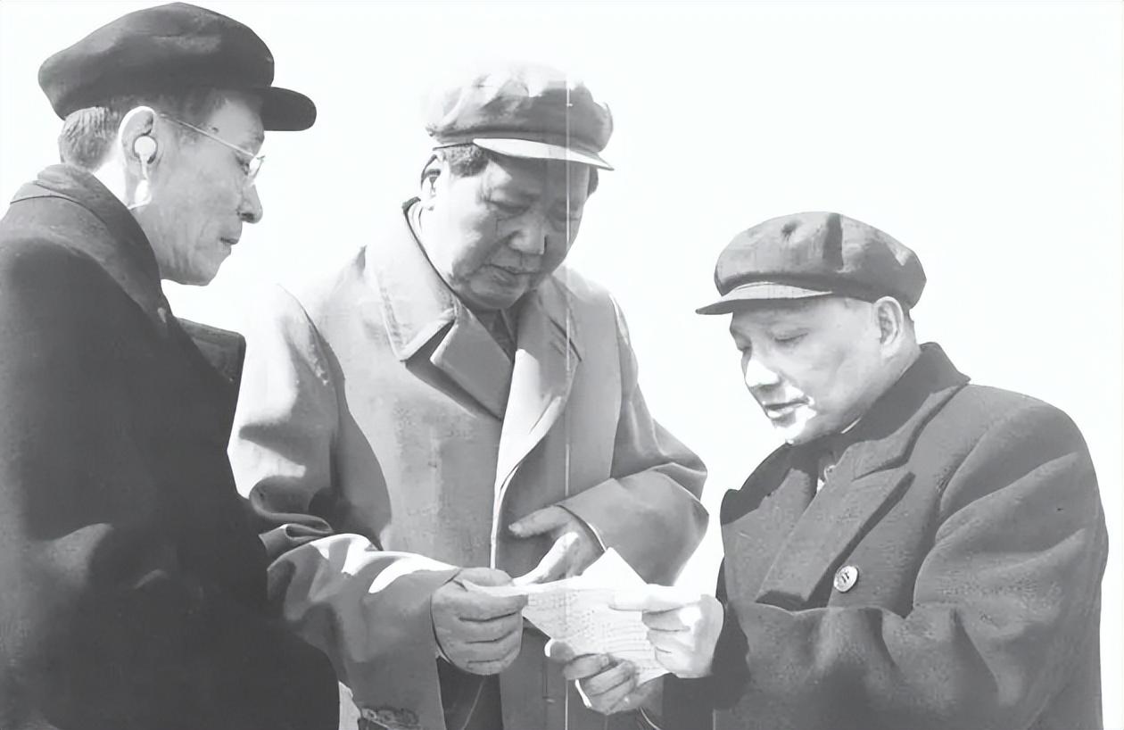 上將和省委書記是平級嗎——探討軍隊高級將領(lǐng)與地方黨政領(lǐng)導(dǎo)的級別關(guān)系，上將和省委書記的級別關(guān)系探討，軍隊高級將領(lǐng)與地方黨政領(lǐng)導(dǎo)的平級對比