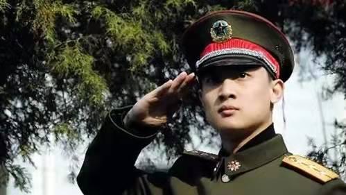 關(guān)于21式新軍裝的價格解析，一套究竟多少錢？，21式新軍裝價格深度解析，一套究竟價值多少？
