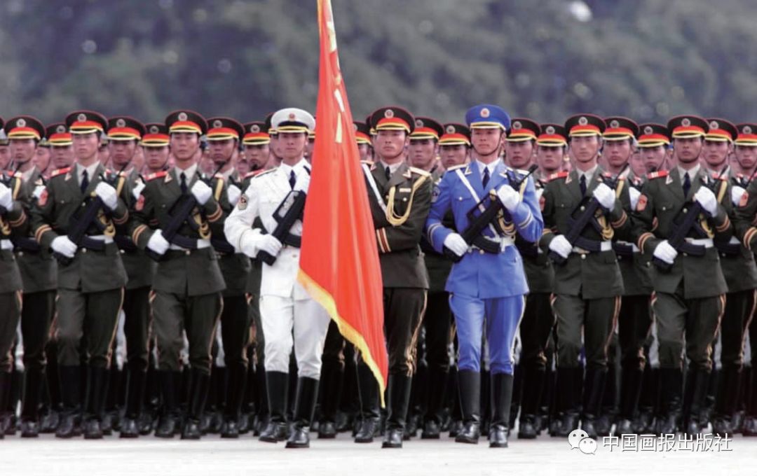 關于2019閱兵武警錯誤動作視頻的探討，關于武警在2019閱兵中出現(xiàn)錯誤動作的視頻分析