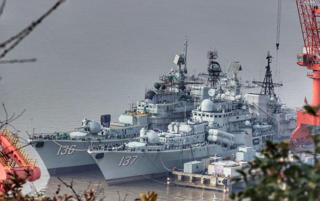 現(xiàn)代級驅(qū)逐艦四大金剛，引領(lǐng)全球海軍新時代的尖端力量，現(xiàn)代級驅(qū)逐艦四大金剛，引領(lǐng)全球海軍新時代的先鋒力量
