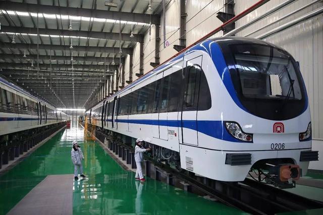 殲-31B戰(zhàn)機(jī)橫空出世，探索新一代中國空中力量之巔，殲-31B戰(zhàn)機(jī)亮相，新一代中國空中力量巔峰探索