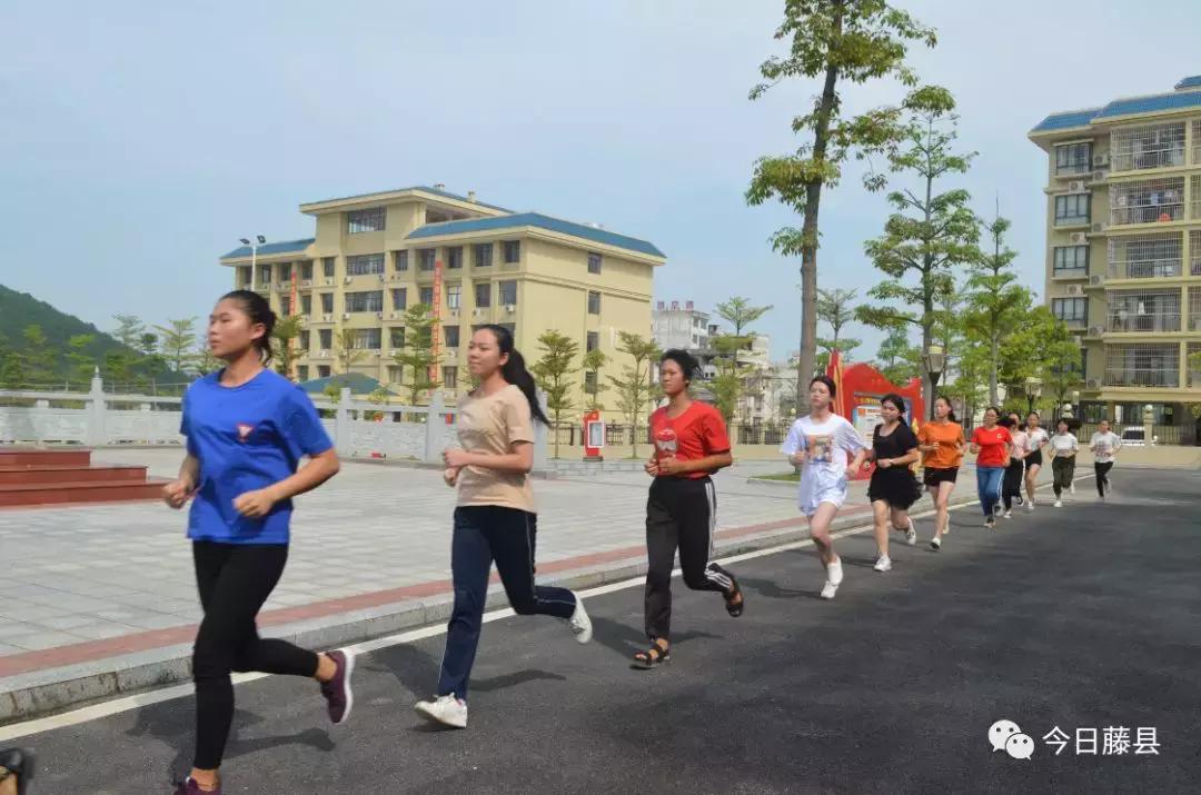 女兵初審不僅僅關(guān)注高考成績，女兵初審，成績之外的重要考量