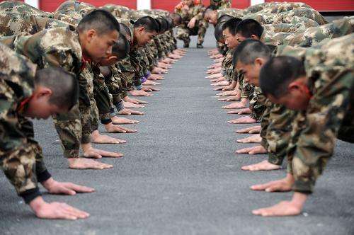 當(dāng)兵體力差會(huì)被退回來(lái)嗎？解析新兵體能訓(xùn)練的重要性與適應(yīng)性調(diào)整策略，新兵體能訓(xùn)練，適應(yīng)性調(diào)整策略與體能訓(xùn)練的重要性解析，體質(zhì)差會(huì)被退兵嗎？