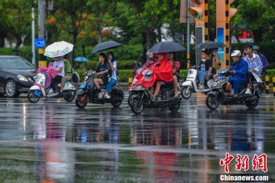 海南三亞天氣——熱帶風(fēng)情下的氣候特點，海南三亞熱帶風(fēng)情的氣候特點解析