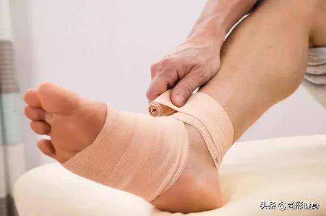 腳崴了腳側(cè)面鼓個包怎么辦？——全方位指南，腳崴后側(cè)面出現(xiàn)鼓包怎么辦？全方位指南幫你解決煩惱！
