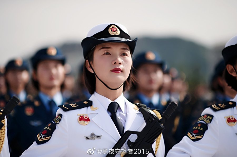女兵方隊(duì)，展現(xiàn)新時(shí)代巾幗英雄風(fēng)采，女兵方隊(duì)，展現(xiàn)新時(shí)代巾幗英雄風(fēng)采閃耀閱兵場(chǎng)