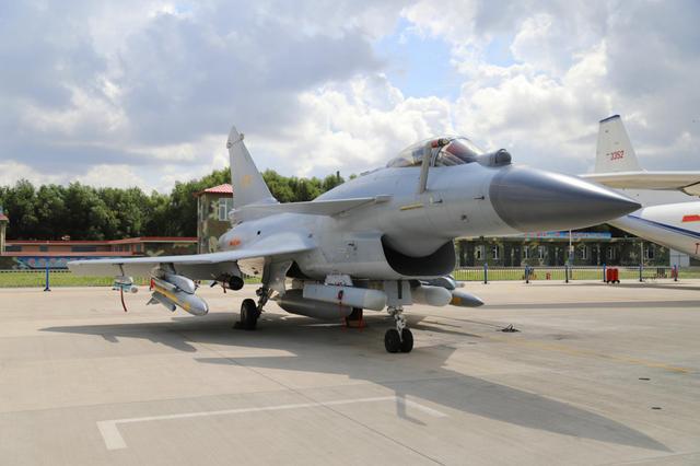 殲10B與殲10C的區(qū)別是什么？深度解析兩款戰(zhàn)斗機(jī)的差異，殲10B與殲10C的差異深度解析，兩款戰(zhàn)斗機(jī)的對比與對比