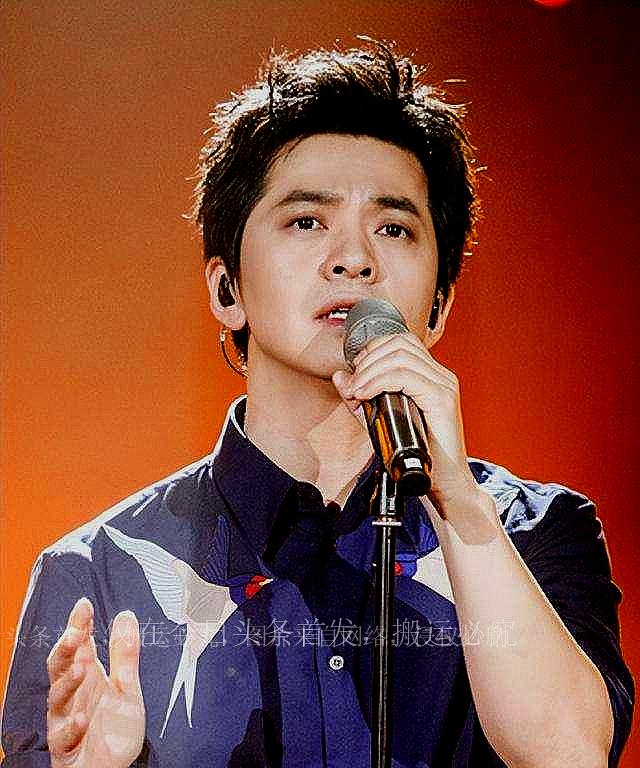 譚詠麟個人資料簡介近況圖片，譚詠麟個人資料簡介及最新近況圖片