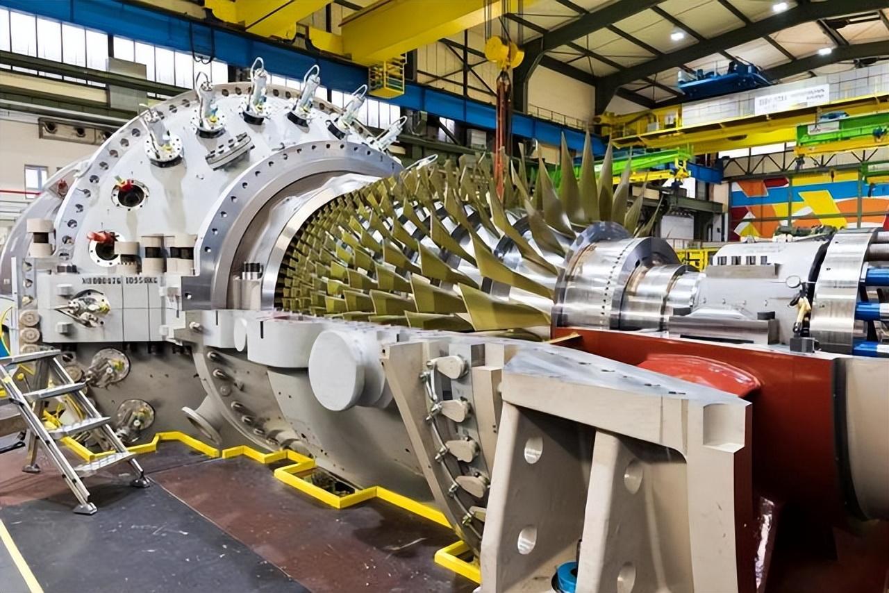 揭秘中國海軍新篇章，004航母即將完工圖片一覽，中國海軍新篇章揭秘，004航母即將完工全景展示