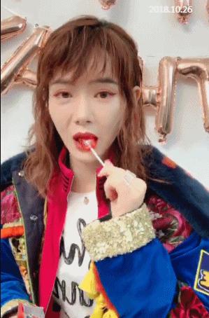 割雙眼皮手術(shù)的風(fēng)險與后果，一個深刻的反思，雙眼皮手術(shù)的風(fēng)險與后果深度剖析