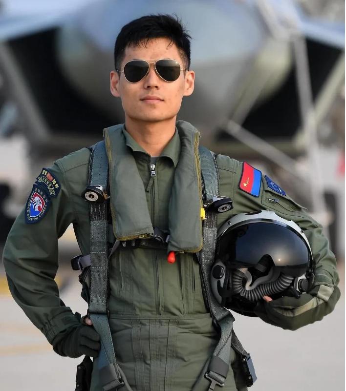 揭秘殲二零戰(zhàn)斗機的卓越性能與獨特優(yōu)勢，揭秘殲二零戰(zhàn)斗機的卓越性能與獨特優(yōu)勢，空中霸主的力量解析