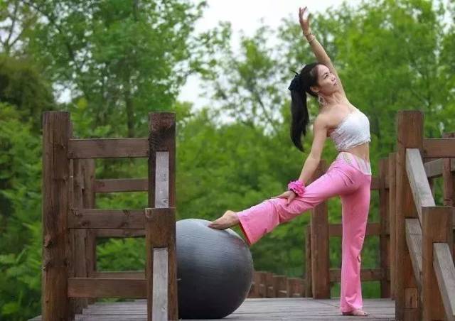 女人長期練瑜伽的危害，深入了解與注意事項(xiàng)，女人長期練瑜伽的危害解析及注意事項(xiàng)指南