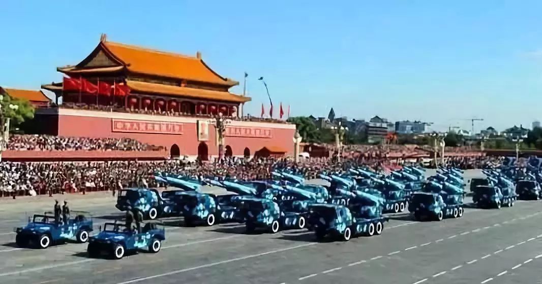 國慶70周年閱兵，展現(xiàn)中國力量與榮耀，國慶70周年閱兵，彰顯中國力量與榮光