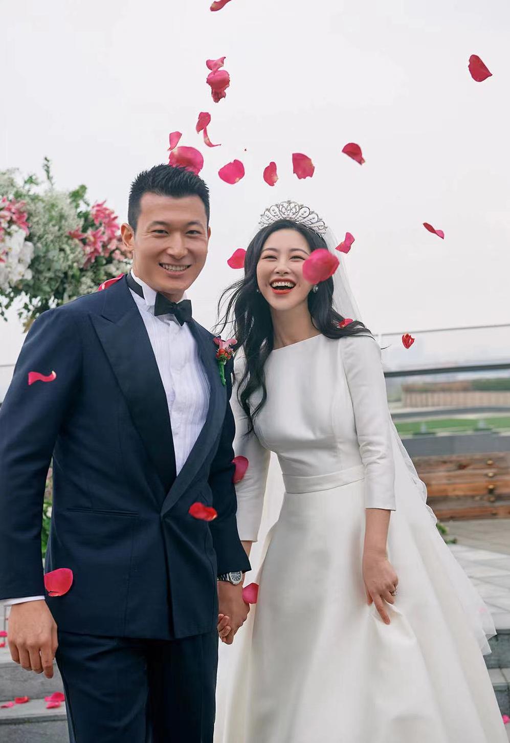 娛樂圈隱婚現(xiàn)象，背后的真相與考量因素，娛樂圈隱婚現(xiàn)象揭秘，背后的真相與考量因素探究