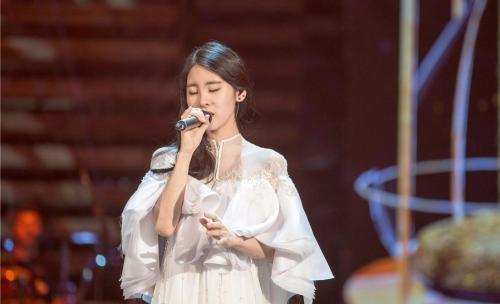 演員張碧晨個人資料，深度解析其生平、事業(yè)與成就，張碧晨生平、事業(yè)與成就深度解析，從個人資料看她的輝煌歷程