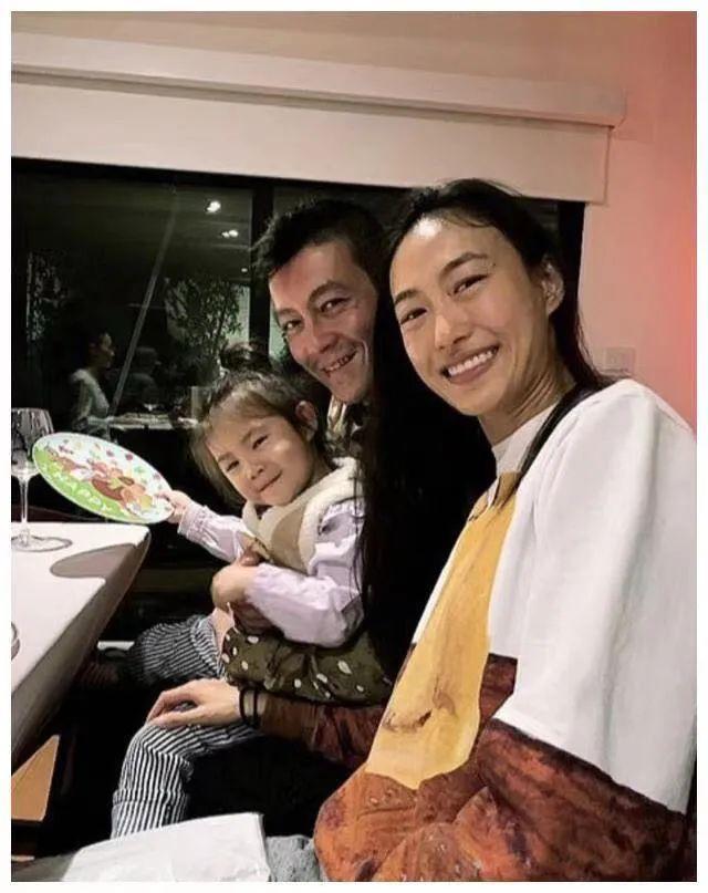 吳亦凡入獄后，磨平棱角的轉(zhuǎn)變，吳亦凡入獄后的轉(zhuǎn)變，棱角磨平之路